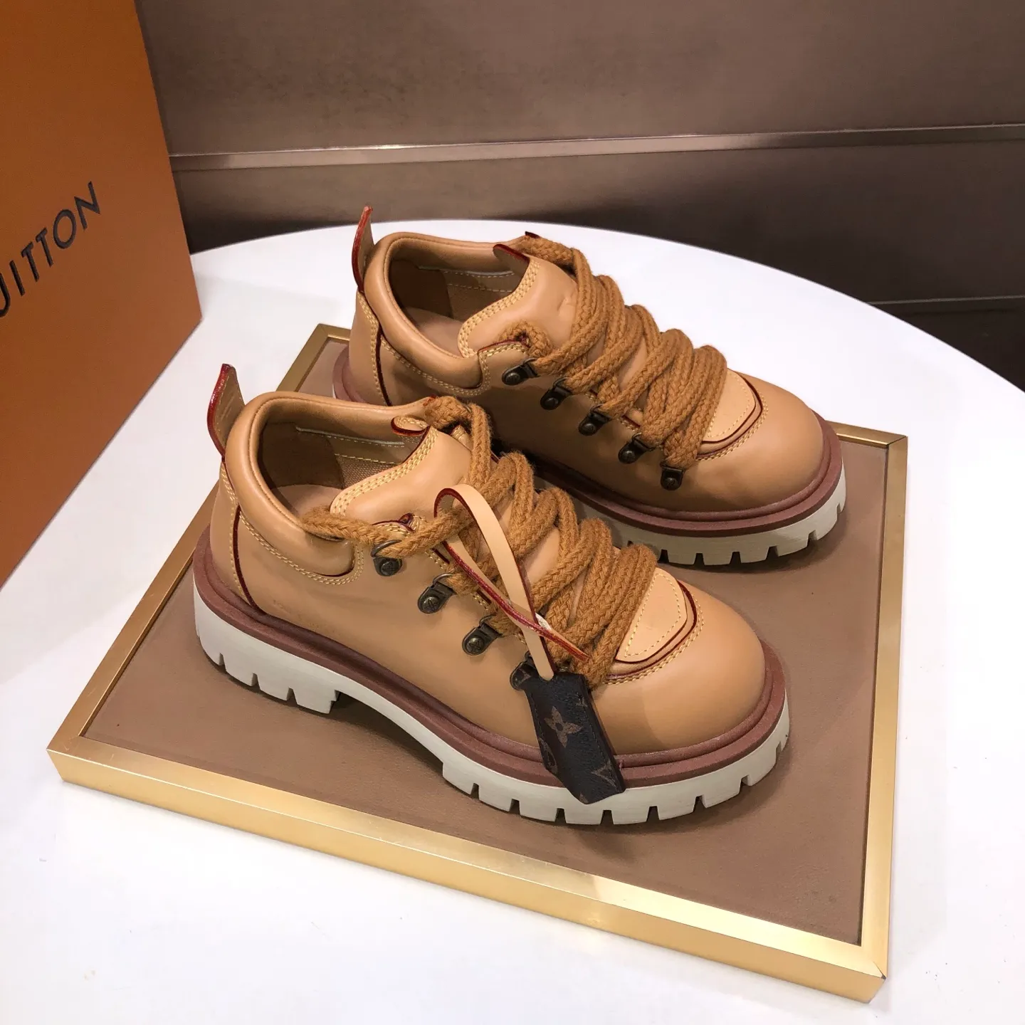 Men's shoes 💰660💰 LV Louis Vuitton 2025 autumn and winter new couple's new style, the original version is developed one to one, retro fashion, handsome and cool mountaineering derby shoes are out of stock 👍 💎 Material: imported first-layer cowhide 💎 Lining: imported lambskin 💎 Outsole: original molded TR non-slip sole 💎 Bottom height: 3.5cm 💎 Shoe size: 35-45 for both men and women